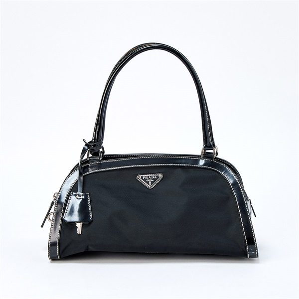 【原宿店限定】PRADA トライアングル ショルダーバッグ ブラック シルバー テスート