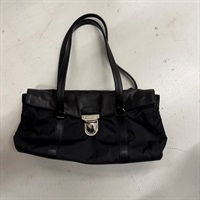 PRADA トライアングル ショルダーバッグ ブラック ナイロン