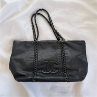 CHANEL ココマーク ラグジュアリーライン トートバッグ ブラック レザー