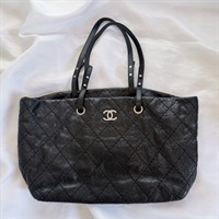 CHANEL ココマーク オンザロード トートバッグ ブラック レザー