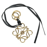 ロエベ LOEWE チャーム アナグラム レザー ブラック ゴールド レディース BAZ275M