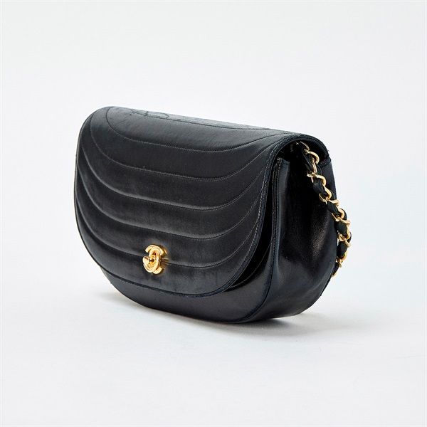 CHANEL マドモアゼル ハーフムーン 1985~1990年頃 ショルダーバッグ ブラック ゴールド ラムスキンの画像1