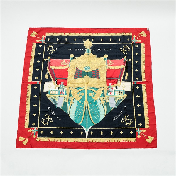 HERMES カレ 90 VUE DU CARROSSE DE LA GALERE LA REALE / クイーンの戴冠式 スカーフ ブラック ゴールド シルクの画像1