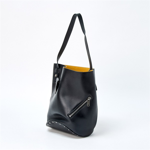 CELINE バケットバイカー トートバッグ ブラック シルバー レザーの画像1