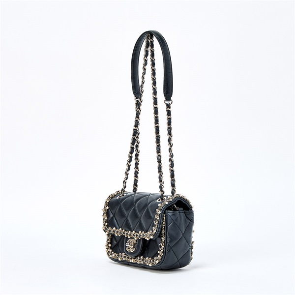 CHANEL ミニ マトラッセ ミニ 2021年 ショルダーバッグ ブラック ゴールド ラムスキンの画像1