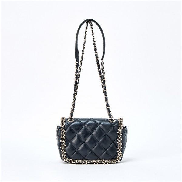 CHANEL ミニ マトラッセ ミニ 2021年 ショルダーバッグ ブラック ゴールド ラムスキンの画像2