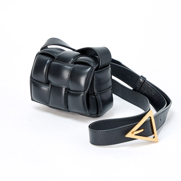 BOTTEGA VENETA カセット パテッドミニ ショルダーバッグ ブラック ゴールド レザーの画像1