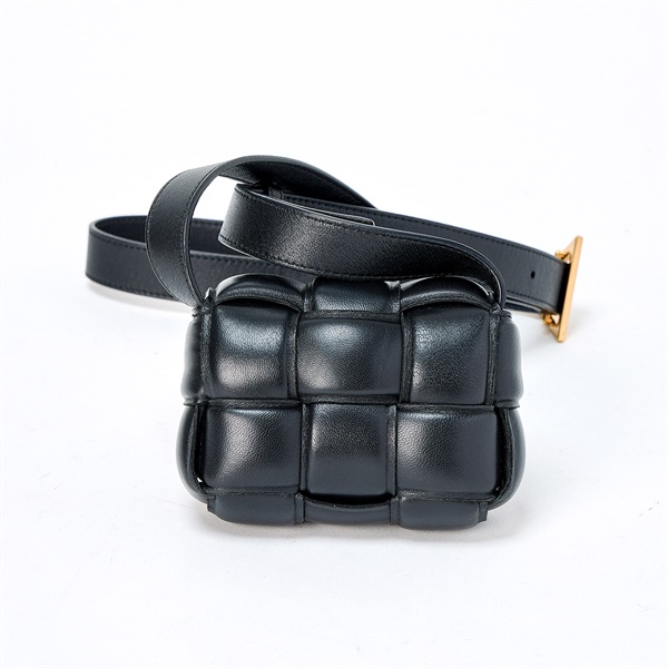 BOTTEGA VENETA カセット パテッドミニ ショルダーバッグ ブラック ゴールド レザーの画像2