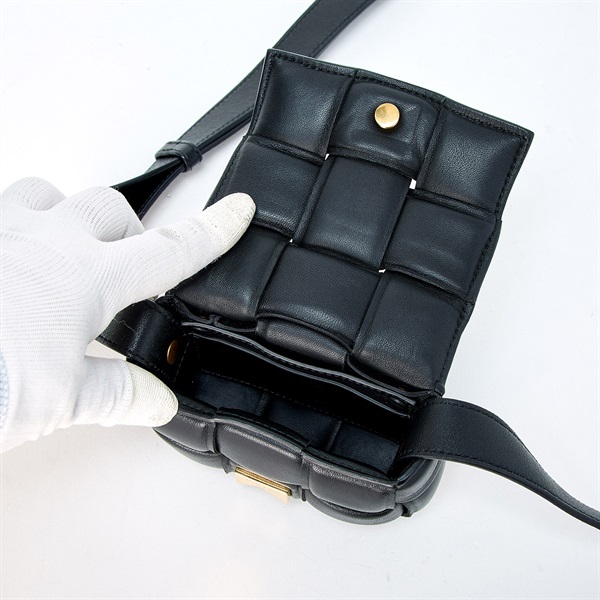 BOTTEGA VENETA カセット パテッドミニ ショルダーバッグ ブラック ゴールド レザーの画像6