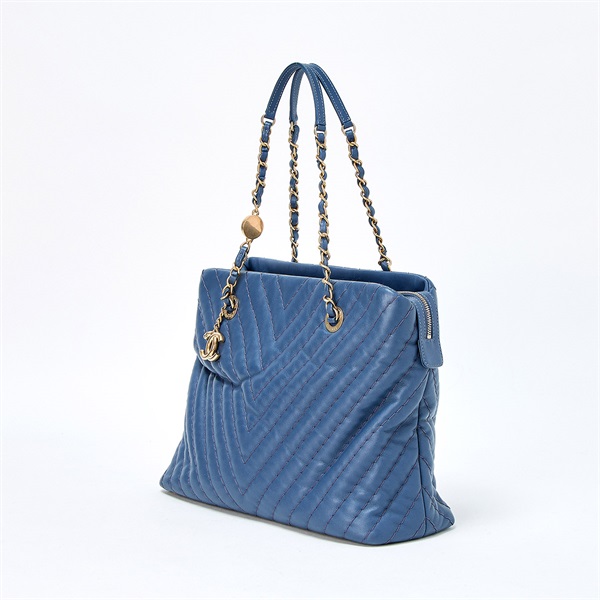 CHANEL Vステッチ 2012年 トートバッグ ブルー シャンパンゴールド レザーの画像1
