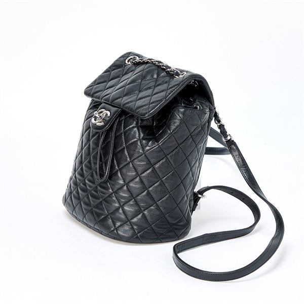 CHANEL マトラッセ バックパック ブラック シルバー ラムスキンの画像1