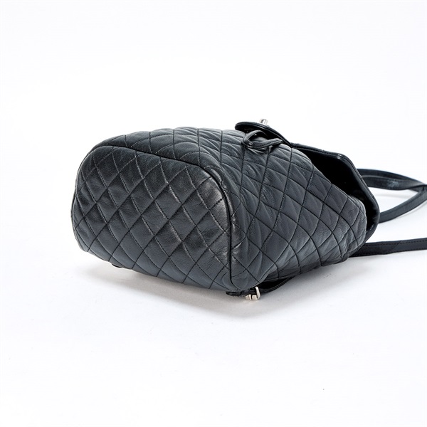 CHANEL マトラッセ バックパック ブラック シルバー ラムスキンの画像5