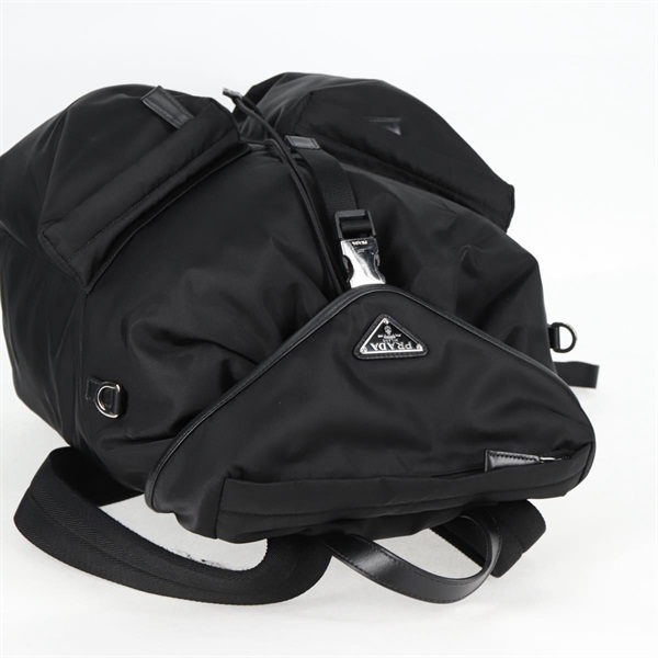 PRADA RE-NYLON トライアングル バックパック ブラック シルバー テスートの画像4