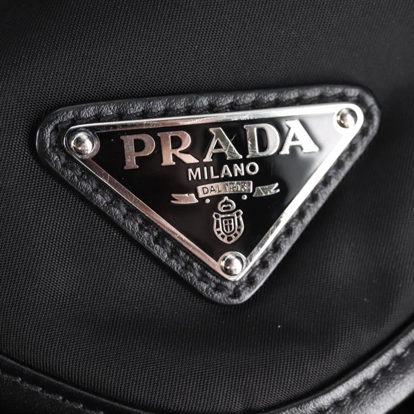 PRADA RE-NYLON トライアングル バックパック ブラック シルバー テスートの画像8